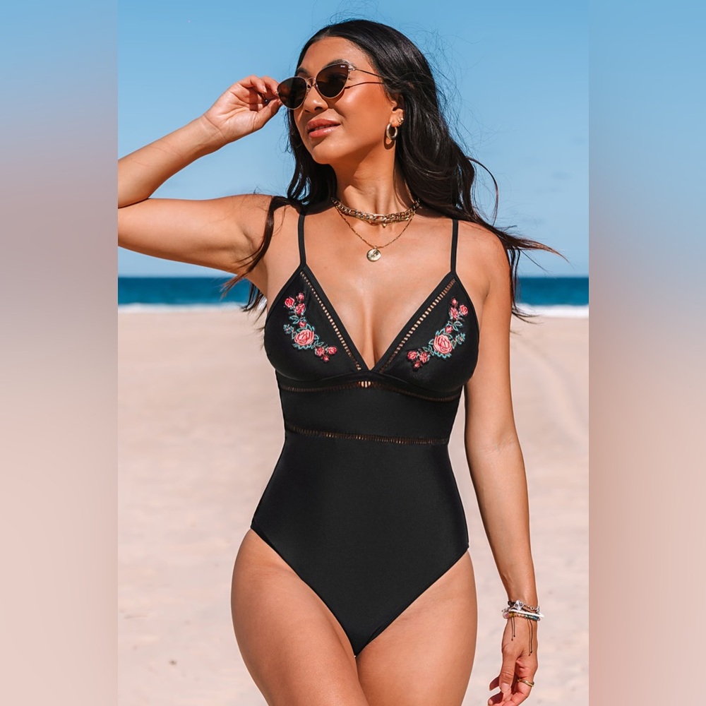 Rose Embroidery One Piece Swimsuit 🖤 Size Medium
